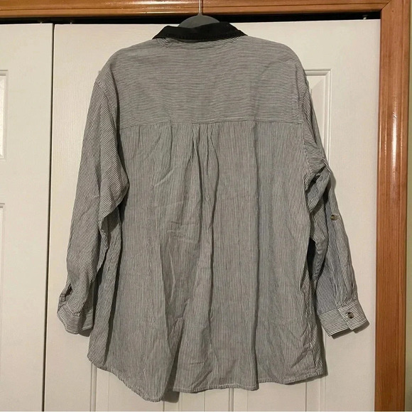 Victoria Jones Embroidered Cat Button Down Shirt - Picture 2 of 6